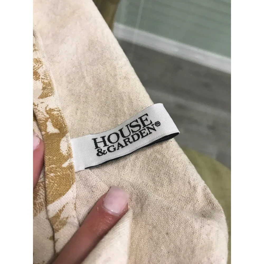 Rose patterned table cloth